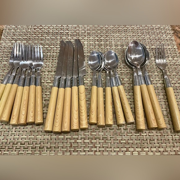 Oneida Lodge Pine Wood 21 Piece Chunky Handle Limited Edition Flatware Set - Picture 1 of 9